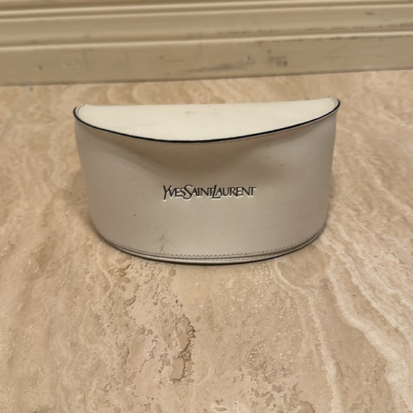 Yves Saint Laurent sunglasses. Model YSL6135 - Picture 7 of 7